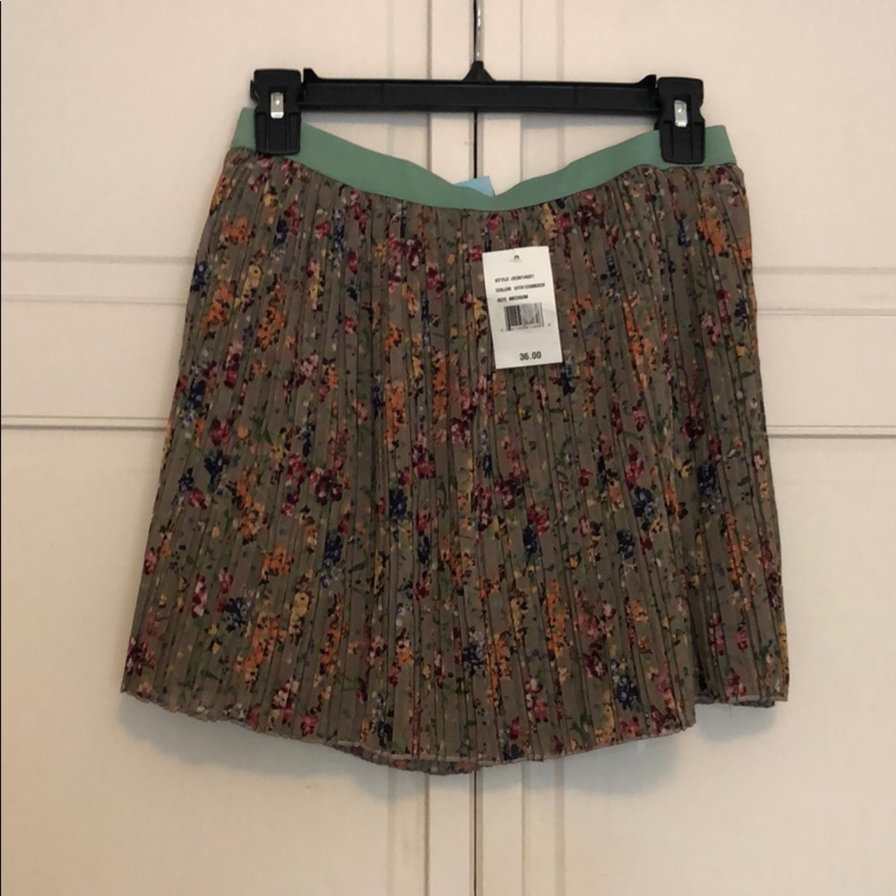 h.i.p. NWT Floral Skirt